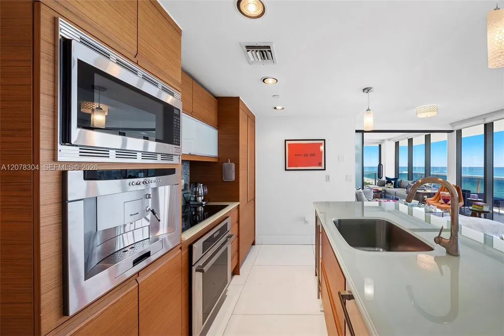 5875 Collins Ave #1001 Miami Beach, FL 33140
