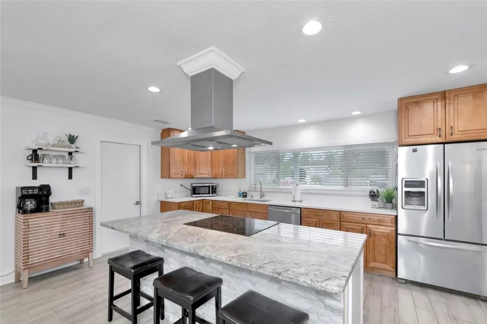 2861 INDIANWOOD DRIVE Sarasota, FL 34232