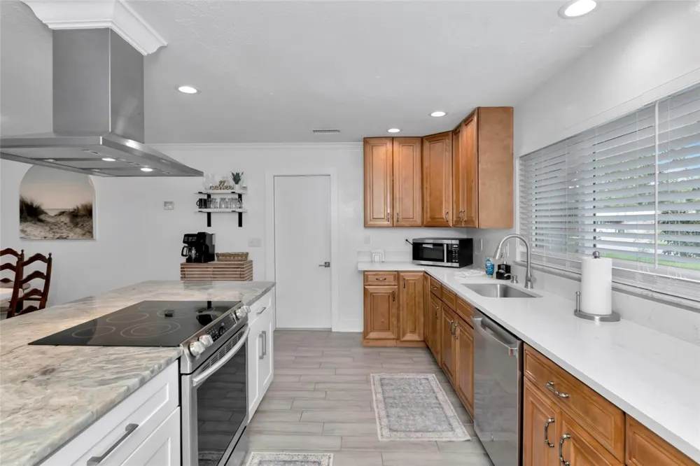 2861 INDIANWOOD DRIVE Sarasota, FL 34232