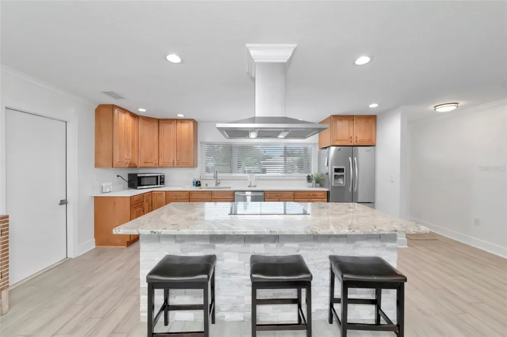 2861 INDIANWOOD DRIVE Sarasota, FL 34232