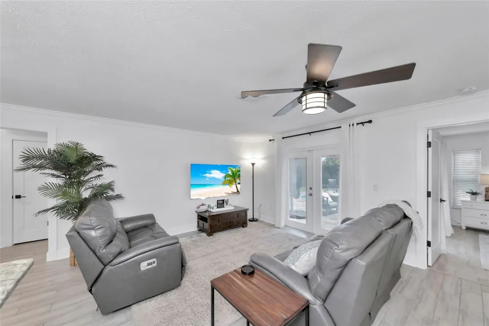 2861 INDIANWOOD DRIVE Sarasota, FL 34232
