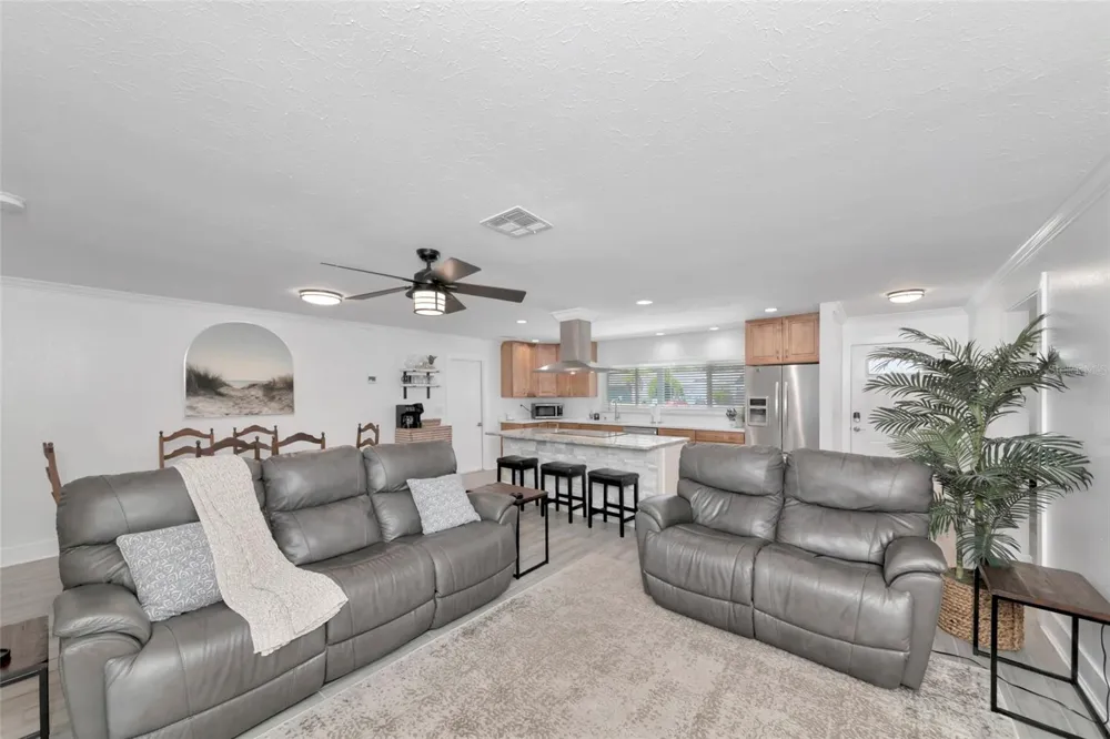 2861 INDIANWOOD DRIVE Sarasota, FL 34232