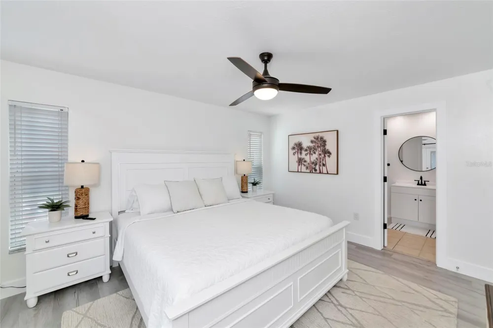 2861 INDIANWOOD DRIVE Sarasota, FL 34232