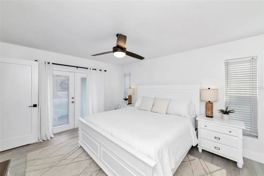 2861 INDIANWOOD DRIVE Sarasota, FL 34232