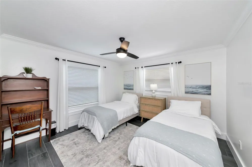 2861 INDIANWOOD DRIVE Sarasota, FL 34232