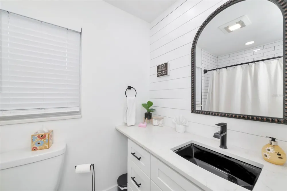 2861 INDIANWOOD DRIVE Sarasota, FL 34232