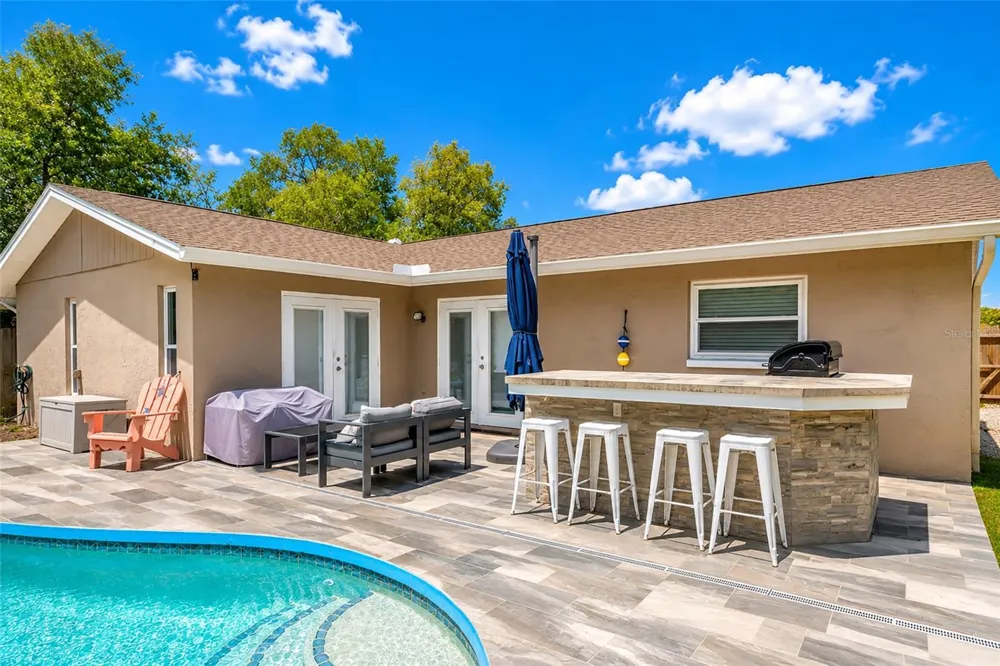 2861 INDIANWOOD DRIVE Sarasota, FL 34232