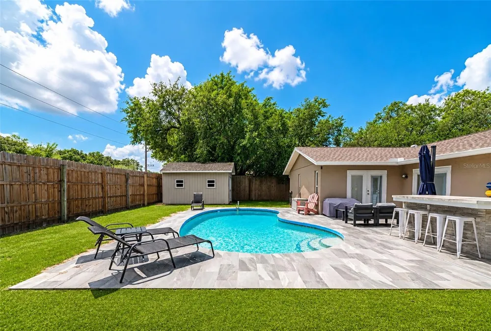 2861 INDIANWOOD DRIVE Sarasota, FL 34232