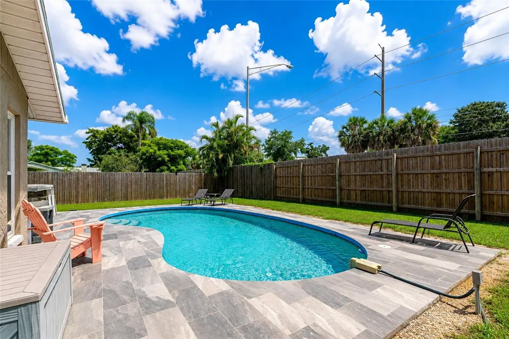 2861 INDIANWOOD DRIVE Sarasota, FL 34232