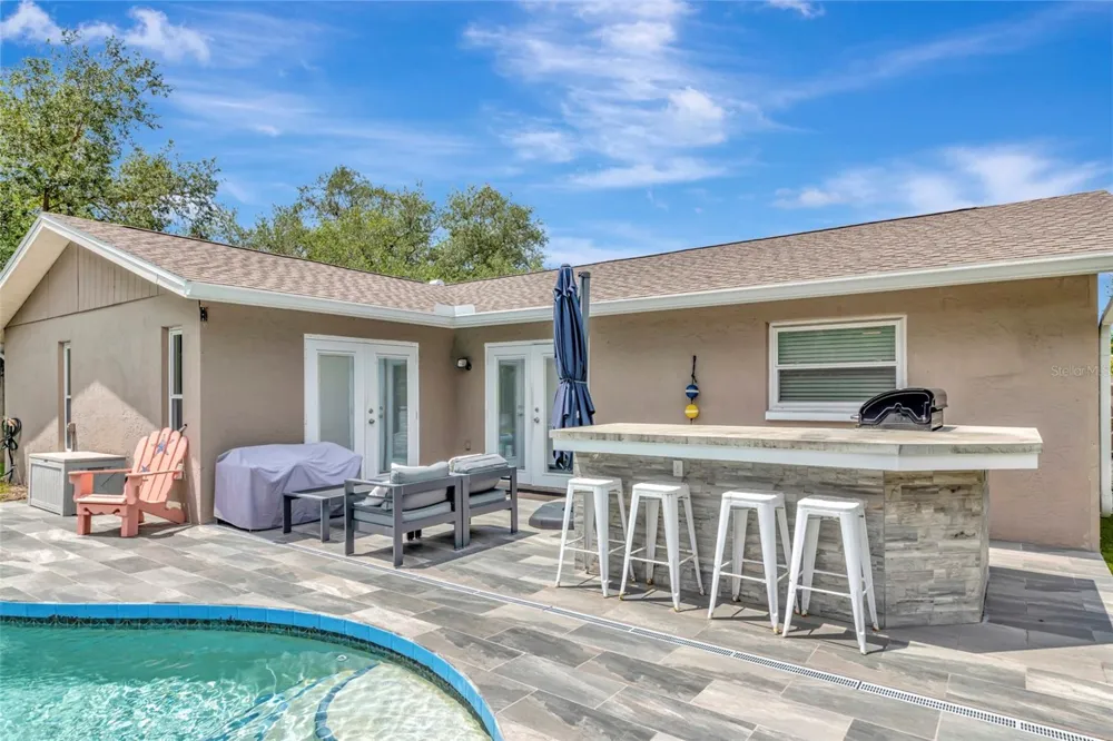 2861 INDIANWOOD DRIVE Sarasota, FL 34232