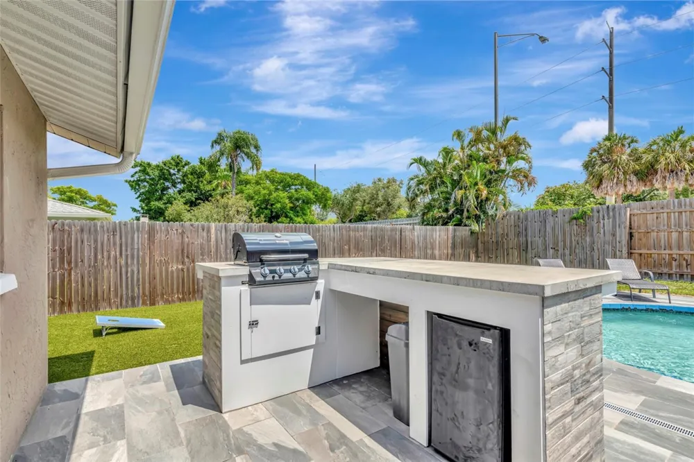 2861 INDIANWOOD DRIVE Sarasota, FL 34232