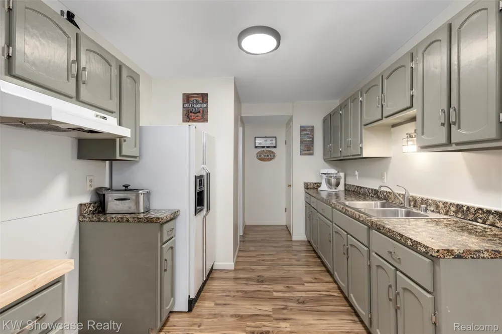 37531 Colonial Drive Westland City, MI 48185