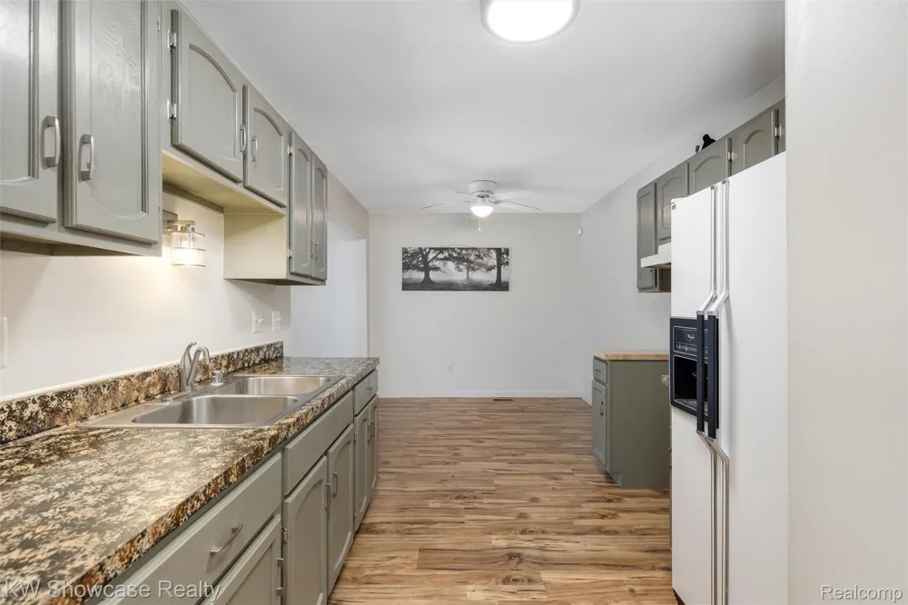 37531 Colonial Drive Westland City, MI 48185