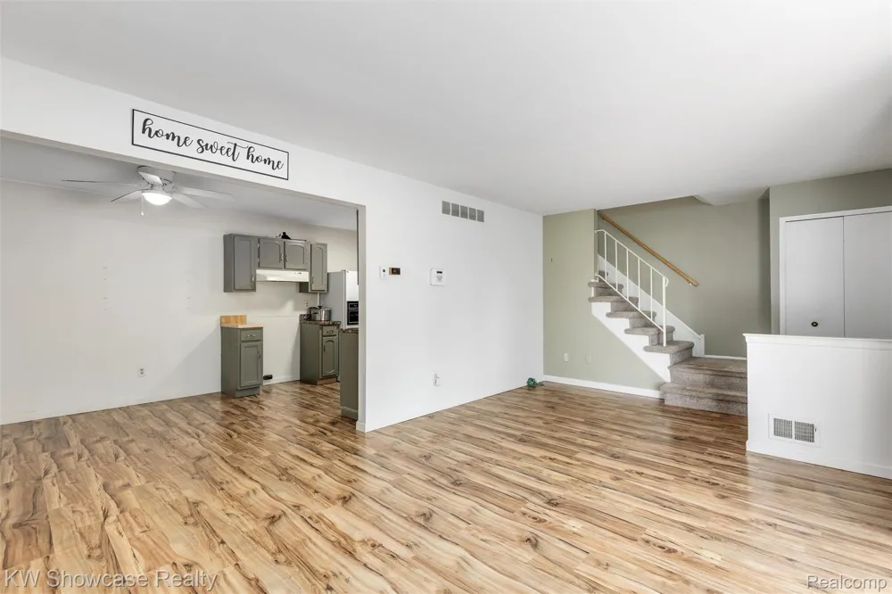 37531 Colonial Drive Westland City, MI 48185