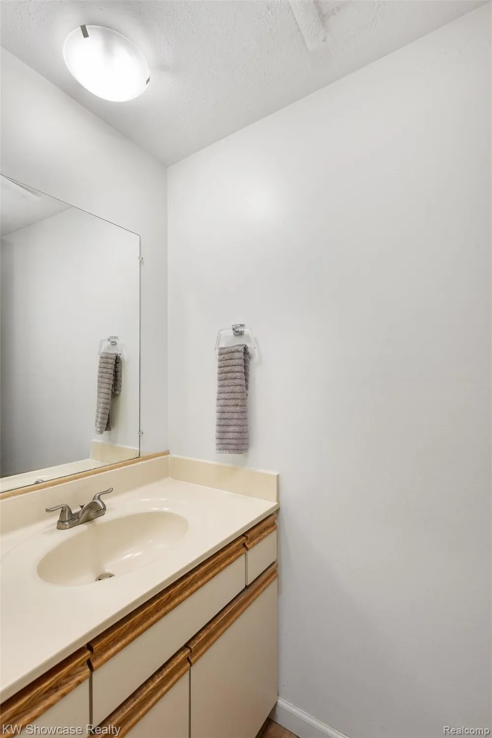 37531 Colonial Drive Westland City, MI 48185