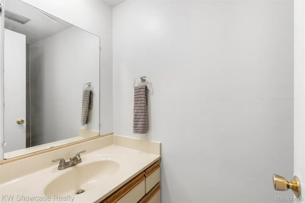 37531 Colonial Drive Westland City, MI 48185