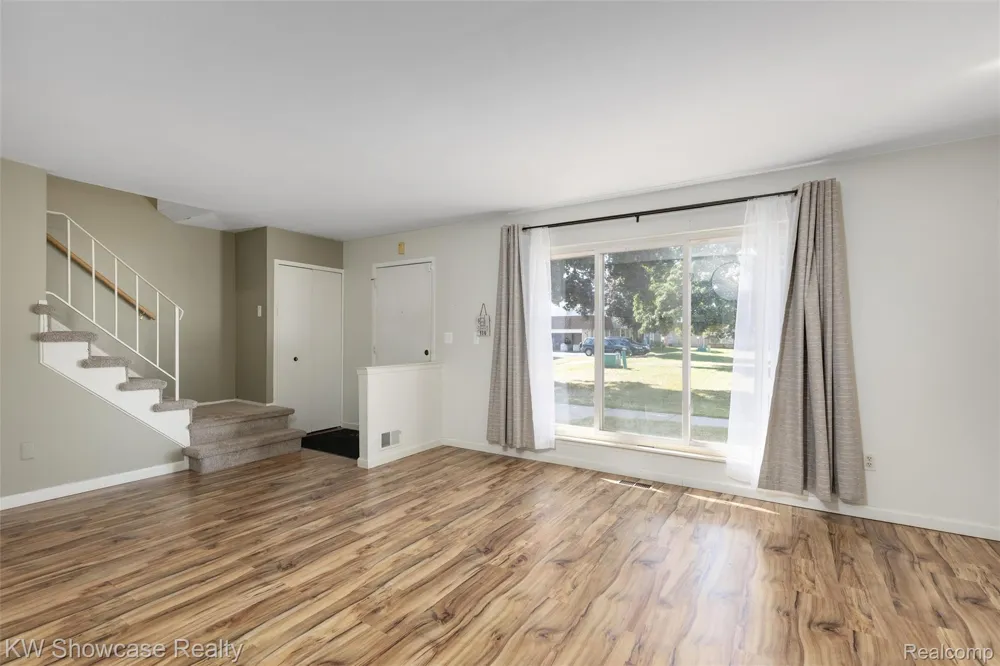 37531 Colonial Drive Westland City, MI 48185