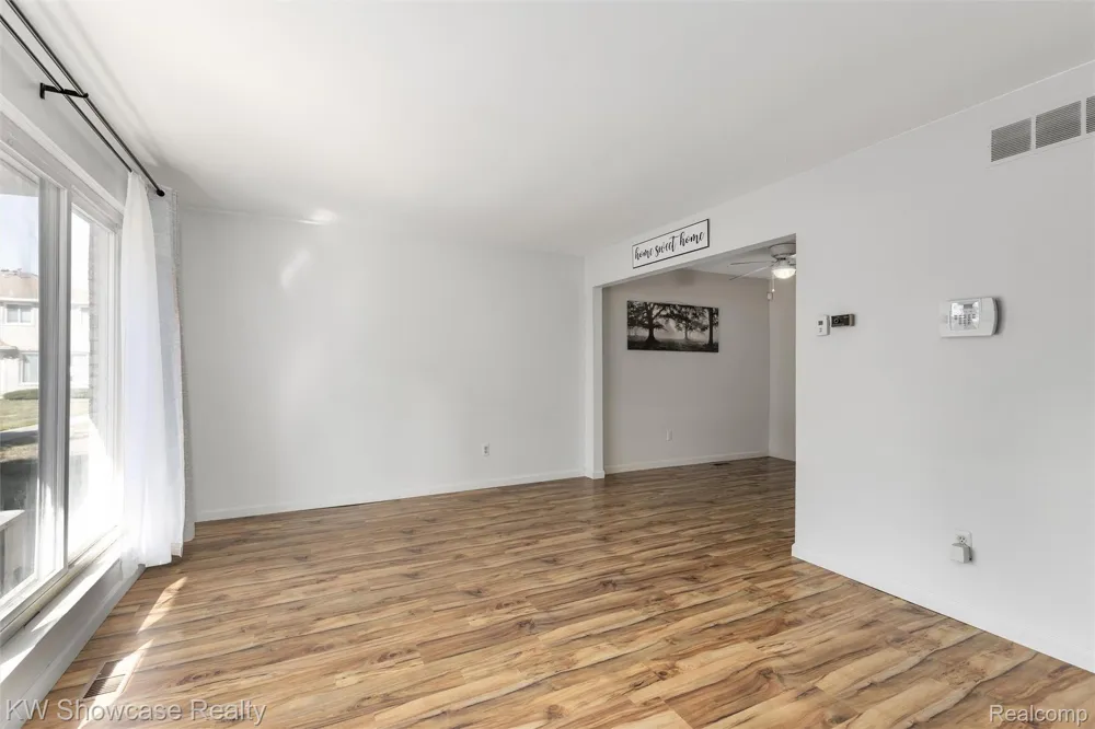 37531 Colonial Drive Westland City, MI 48185