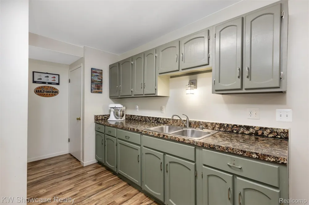 37531 Colonial Drive Westland City, MI 48185