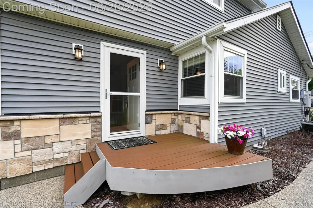 9749 Beverly Drive Hamburg Township, MI 48169