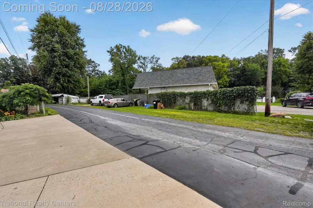 9749 Beverly Drive Hamburg Township, MI 48169