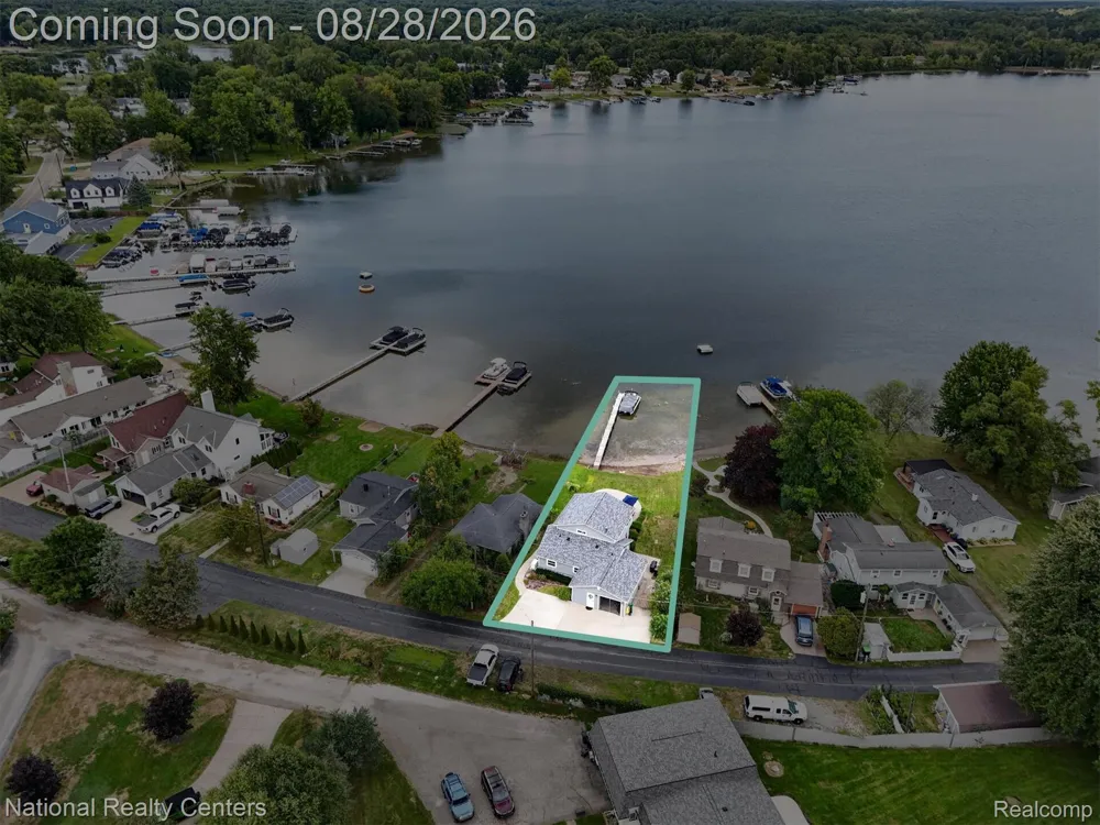 9749 Beverly Drive Hamburg Township, MI 48169