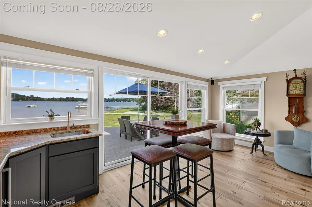 9749 Beverly Drive Hamburg Township, MI 48169