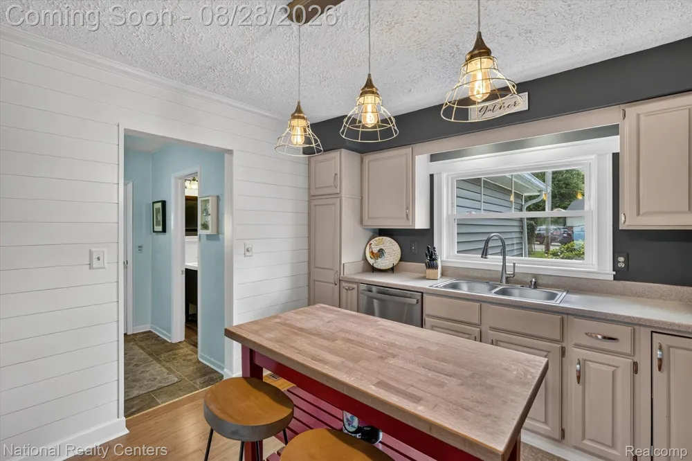 9749 Beverly Drive Hamburg Township, MI 48169