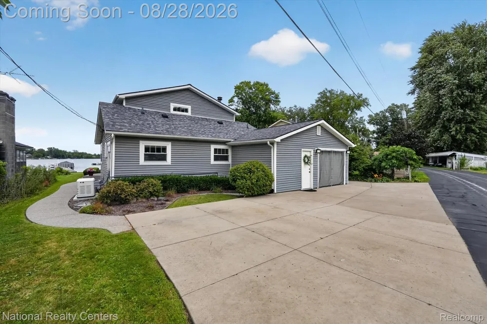 9749 Beverly Drive Hamburg Township, MI 48169