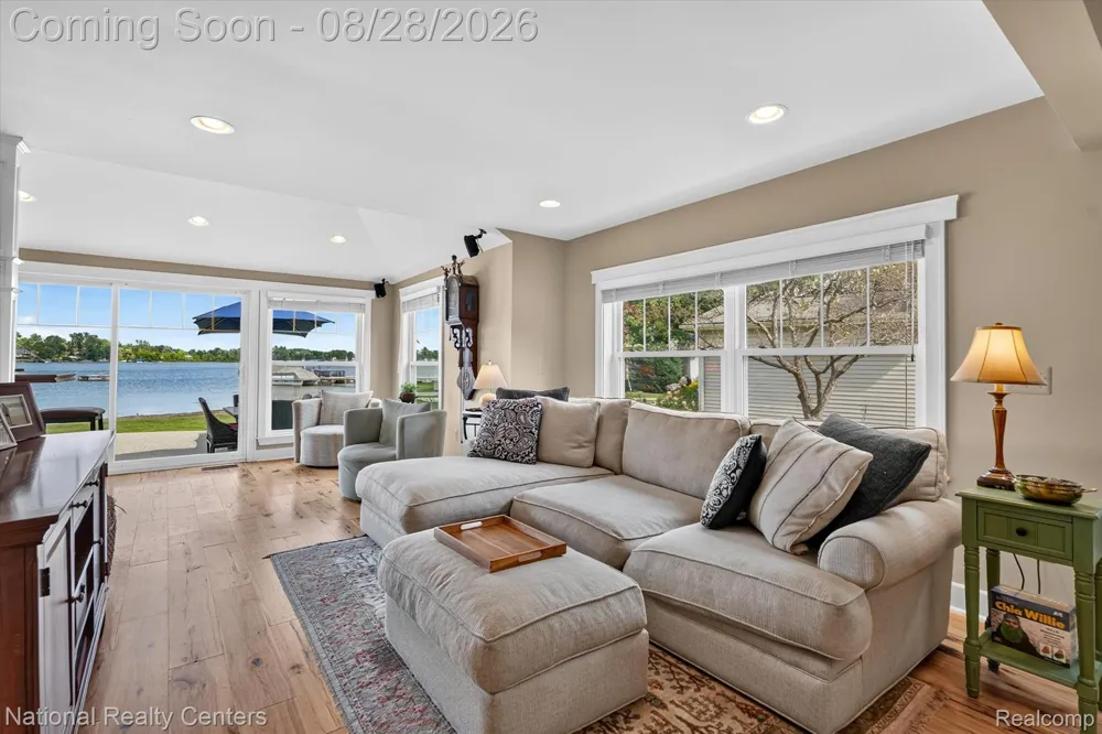 9749 Beverly Drive Hamburg Township, MI 48169