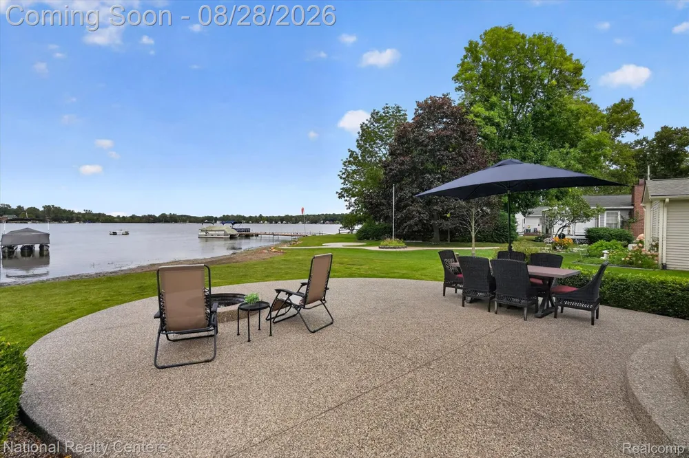 9749 Beverly Drive Hamburg Township, MI 48169