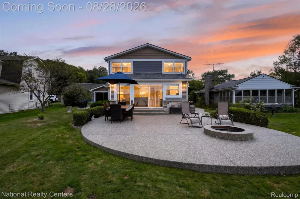 9749 Beverly Drive Hamburg Township, MI 48169