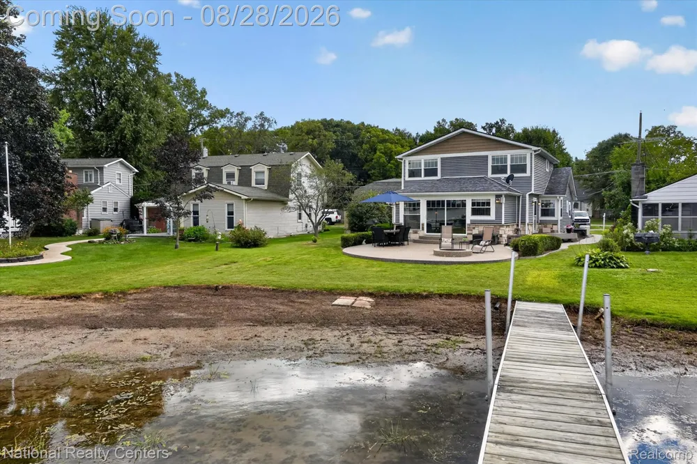 9749 Beverly Drive Hamburg Township, MI 48169
