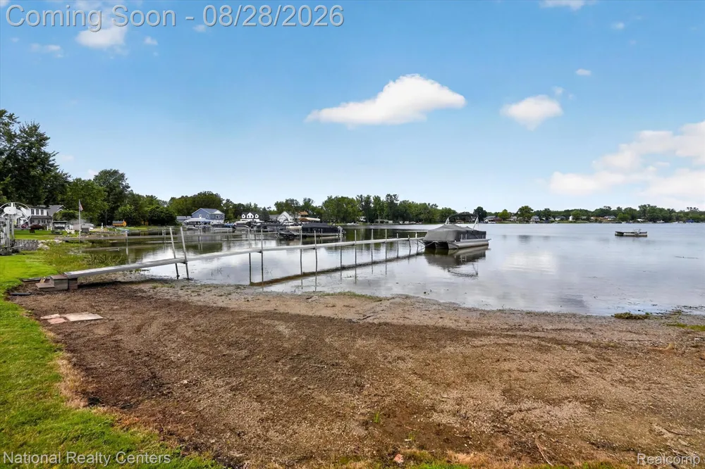 9749 Beverly Drive Hamburg Township, MI 48169