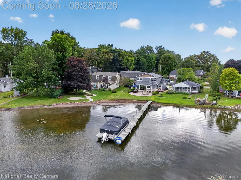 9749 Beverly Drive Hamburg Township, MI 48169
