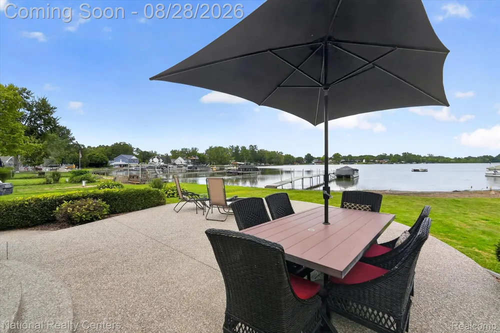 9749 Beverly Drive Hamburg Township, MI 48169