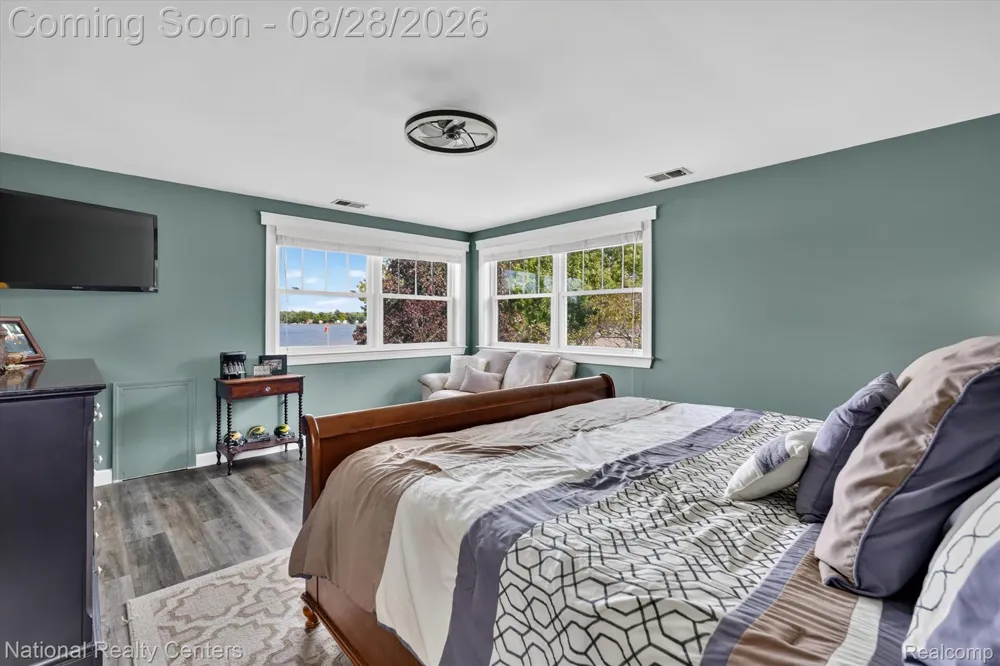 9749 Beverly Drive Hamburg Township, MI 48169