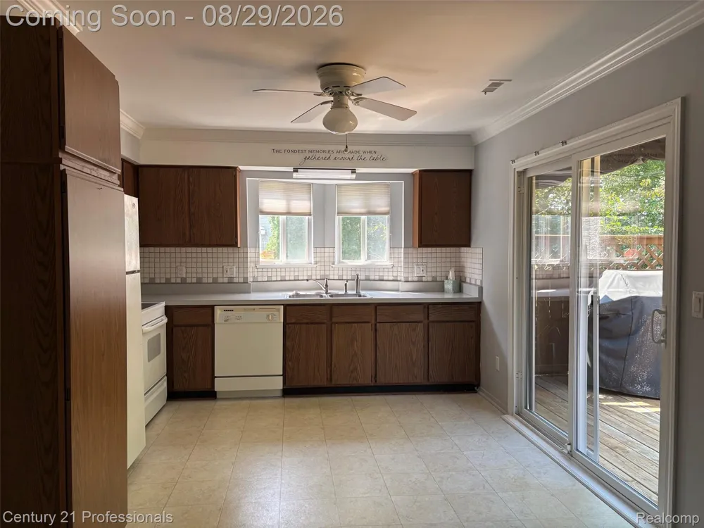 1148 Meadowlark Drive Waterford Charter Township, MI 48327