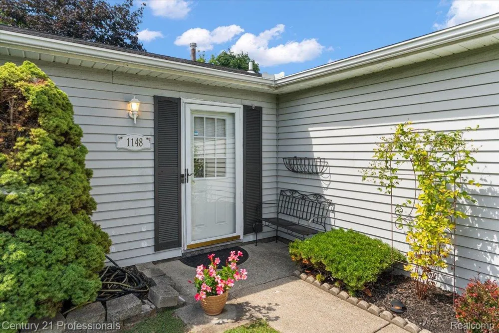 1148 Meadowlark Drive Waterford Charter Township, MI 48327