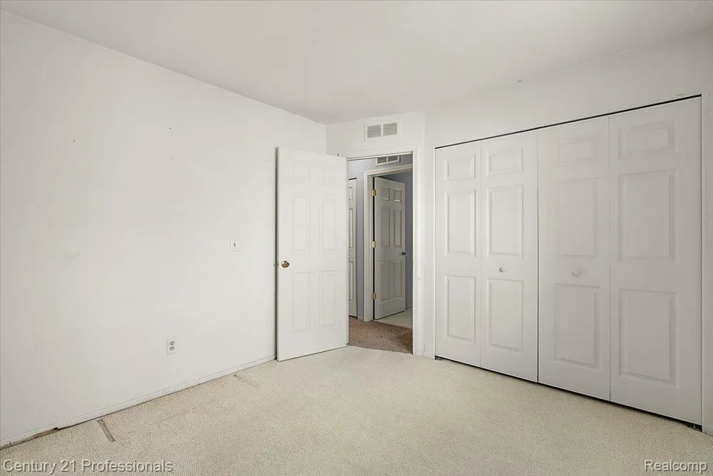 1148 Meadowlark Drive Waterford Charter Township, MI 48327