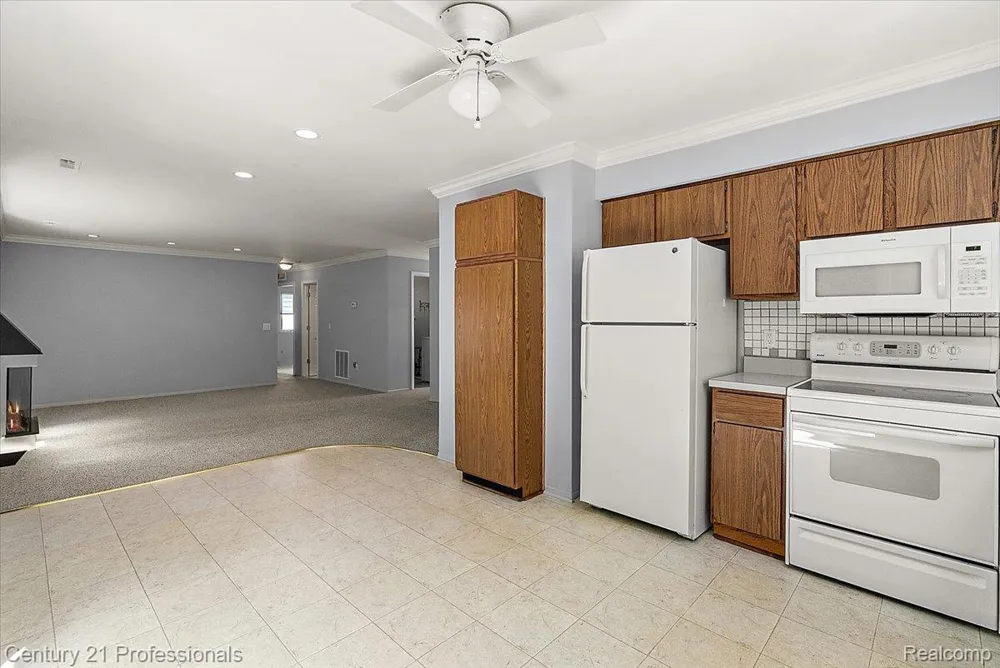 1148 Meadowlark Drive Waterford Charter Township, MI 48327
