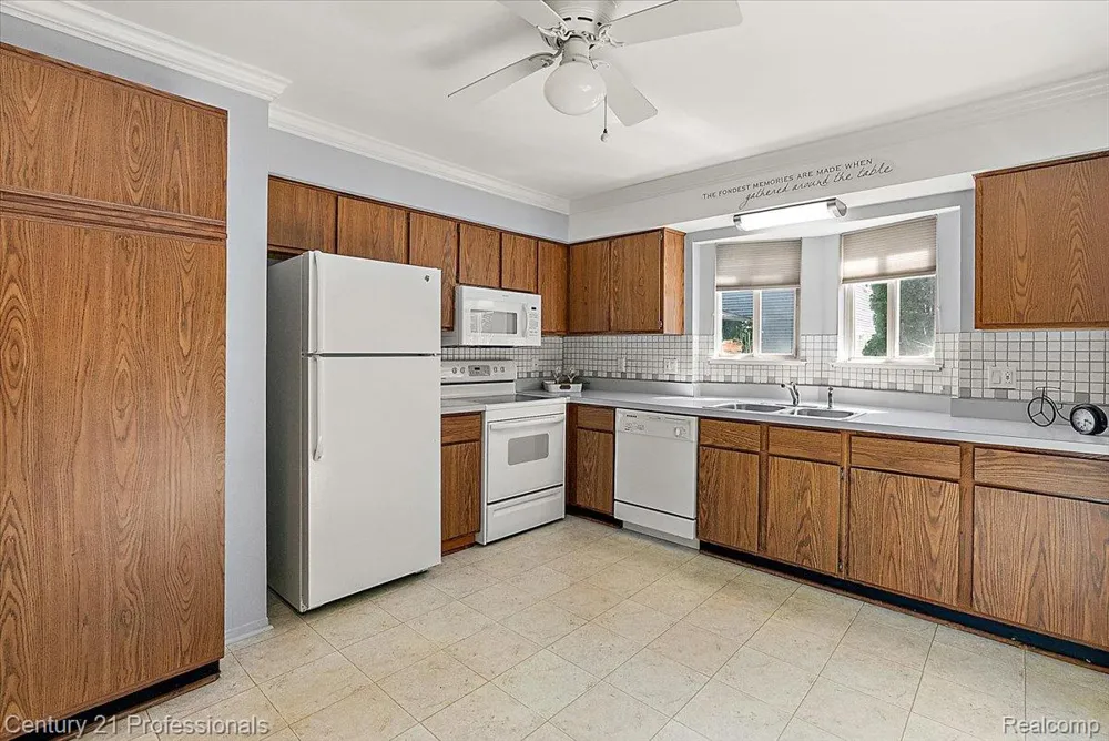 1148 Meadowlark Drive Waterford Charter Township, MI 48327