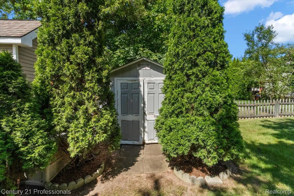 1148 Meadowlark Drive Waterford Charter Township, MI 48327