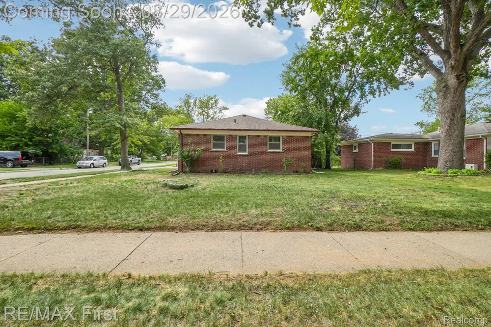 29309 Milton Avenue Madison Heights City, MI 48071
