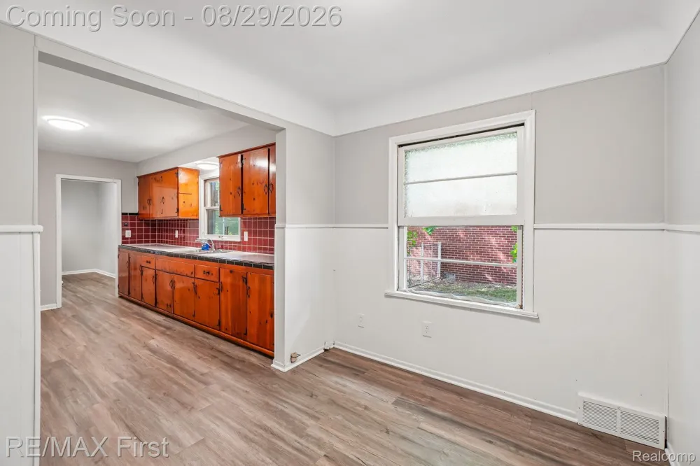 29309 Milton Avenue Madison Heights City, MI 48071