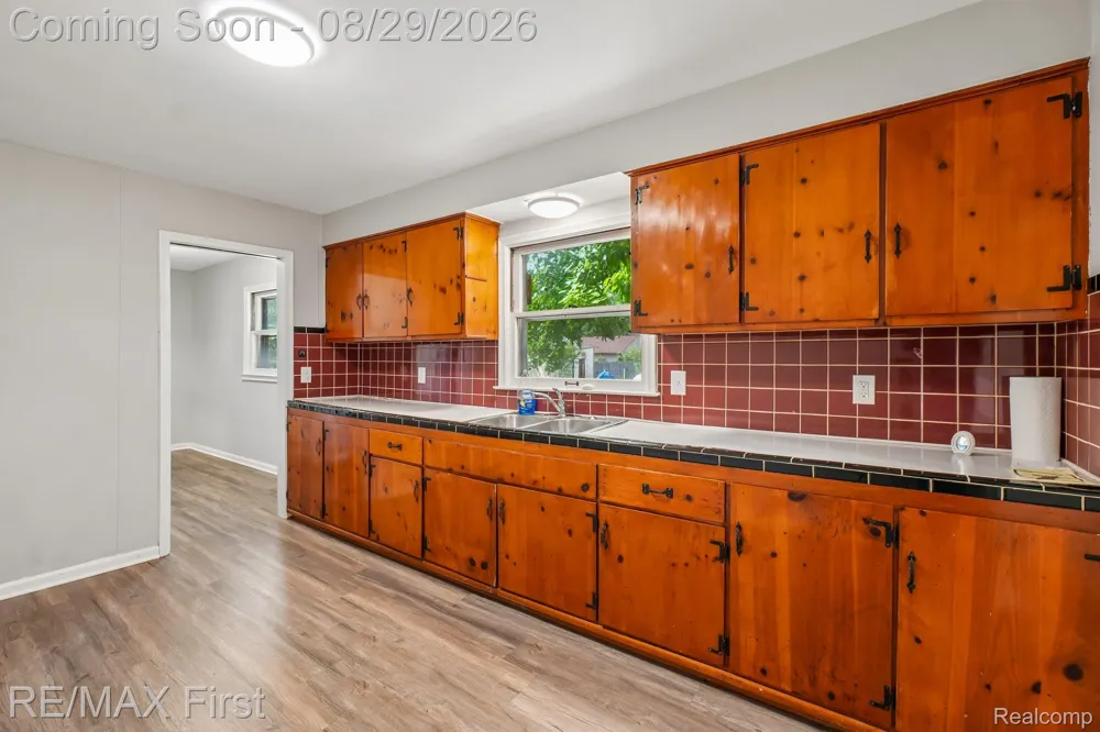 29309 Milton Avenue Madison Heights City, MI 48071