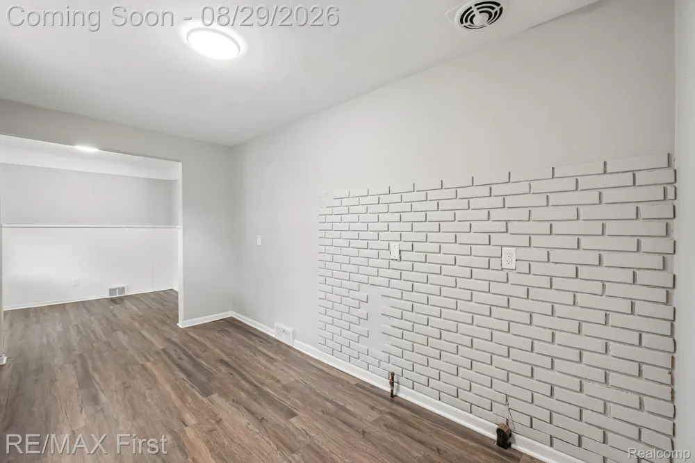 29309 Milton Avenue Madison Heights City, MI 48071
