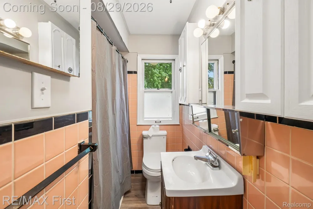 29309 Milton Avenue Madison Heights City, MI 48071