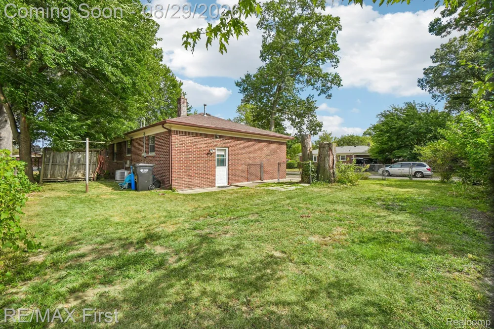 29309 Milton Avenue Madison Heights City, MI 48071