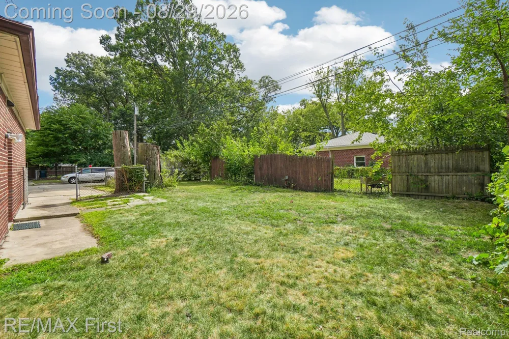 29309 Milton Avenue Madison Heights City, MI 48071